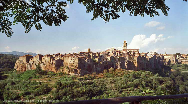 Pitigliano Tuscany.jpg